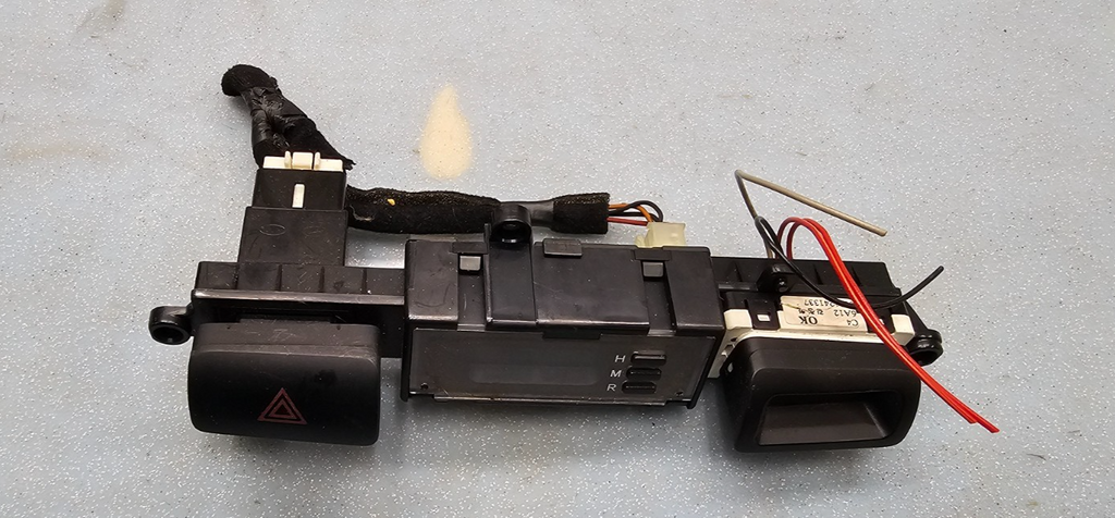 🔥06-10 Kia Sportage Hazard Switch Control Dash Digital Clock Display Time Black