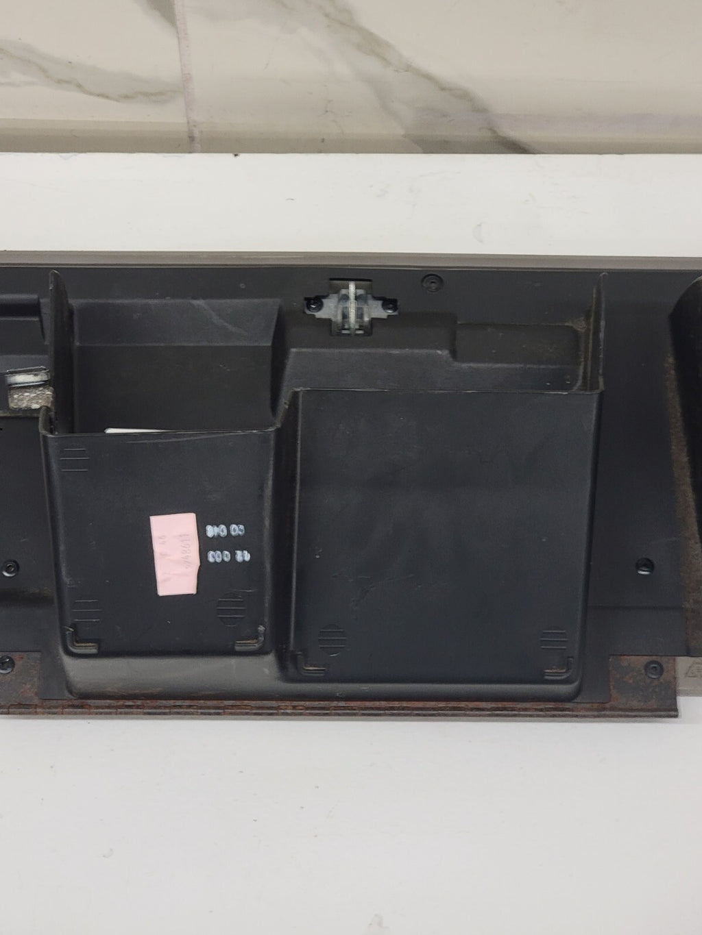 02-06 CADILLAC ESCALADE GLOVE BOX  DASH STORAGE COMPARTMENT OE LIGHT GRAY G9