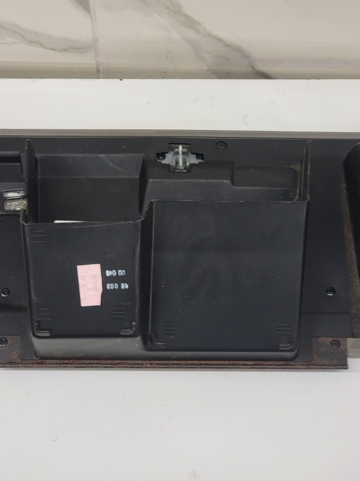 02-06 CADILLAC ESCALADE GLOVE BOX  DASH STORAGE COMPARTMENT OE LIGHT GRAY G9