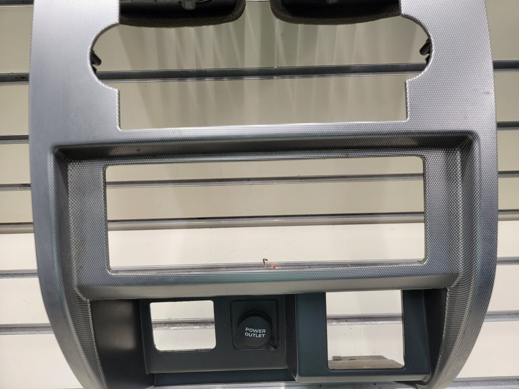 05-07 Dodge DAKOTA Center Dash RADIO BEZEL AC Vents Trim Carbon Silver B12