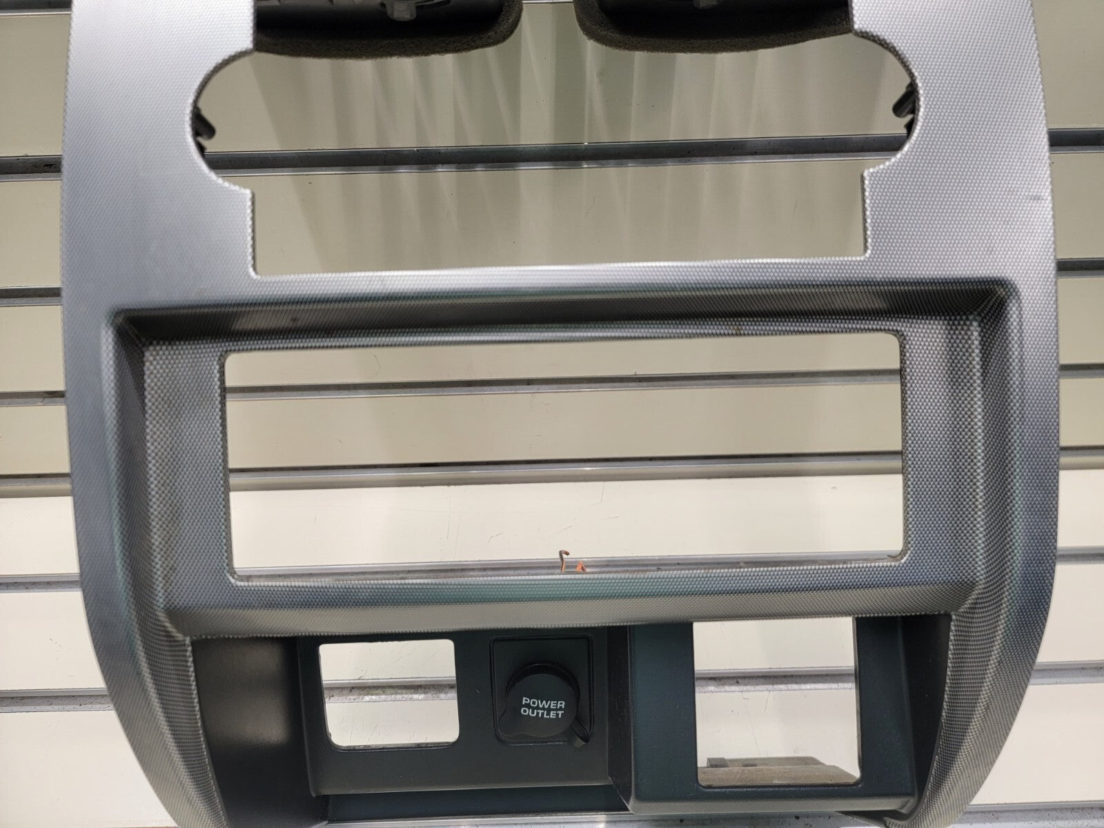05-07 Dodge DAKOTA Center Dash RADIO BEZEL AC Vents Trim Carbon Silver B12