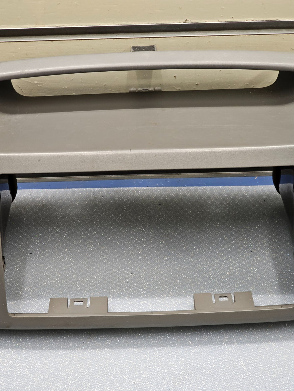 02-06 Toyota CAMRY Center Dash AM FM RADIO STEREO BEZEL Trim Panel Assembly Tan
