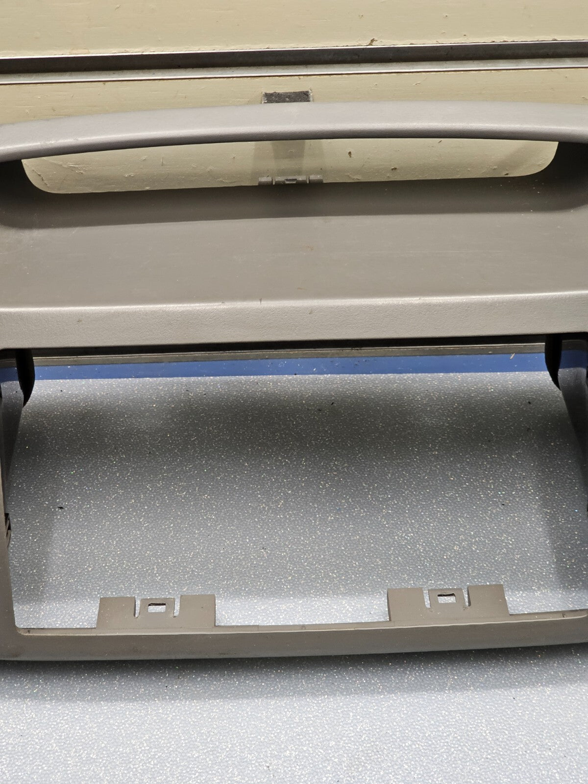 02-06 Toyota CAMRY Center Dash AM FM RADIO STEREO BEZEL Trim Panel Assembly Tan