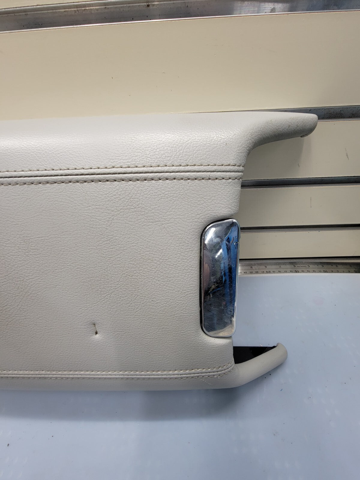🔥03-06 Lincoln Navigator Center Console Lid Armrest Dove Leather Light Gray L18