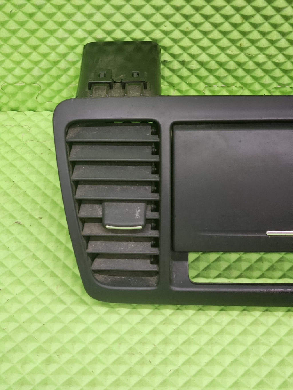 05-09 Subaru Legacy Outback Center Dash Trim Bezel Vents Clock Storage OEM B31