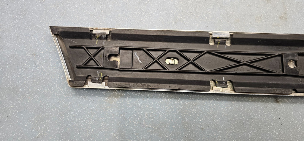 🔥2006-2010 Jeep Commander  Rear Door Molding SILVER