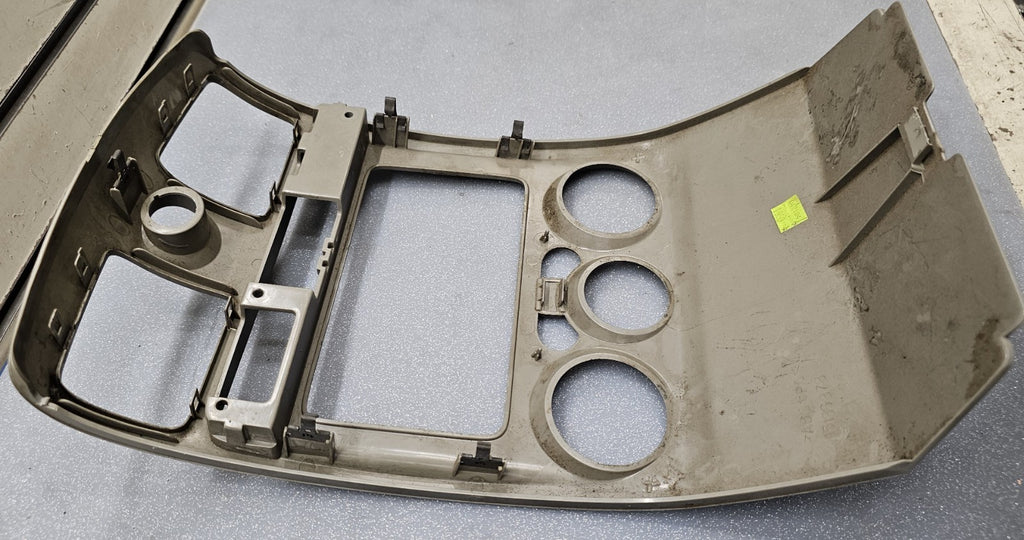 🔥04-12 COLORADO CANYON CENTER DASH FM RADIO STEREO DISPLAY BEZEL PANEL SILVER