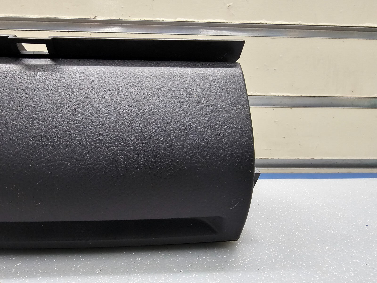 05-06 INFINITI G35 DASH PANEL GLOVE BOX STORAGE COMPARTMENT COVER LID TRIM BLACK