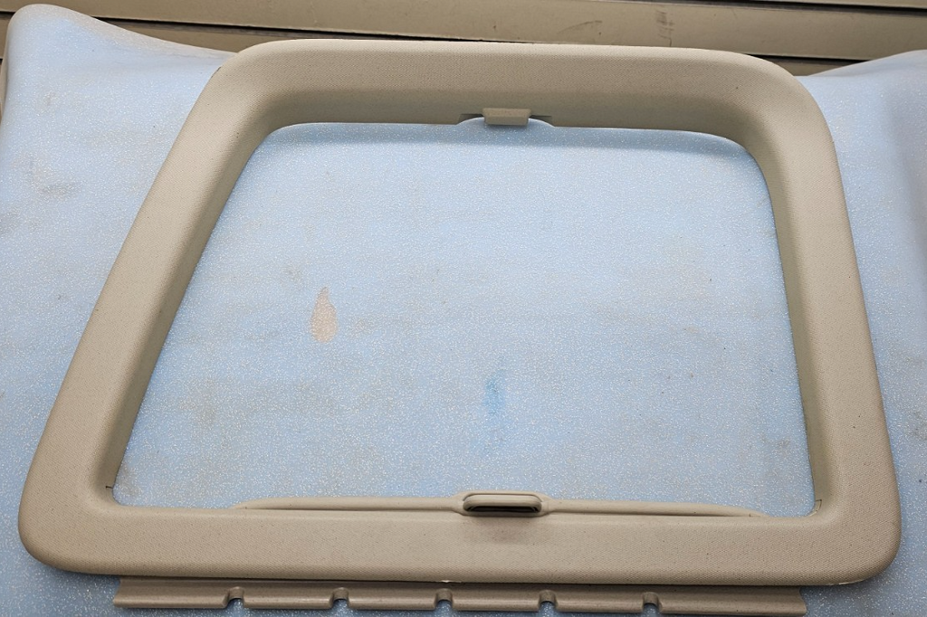 🔥2006-2009 Jeep Commander Right Passenger Side Rear Window Trim Molding TAN OEM