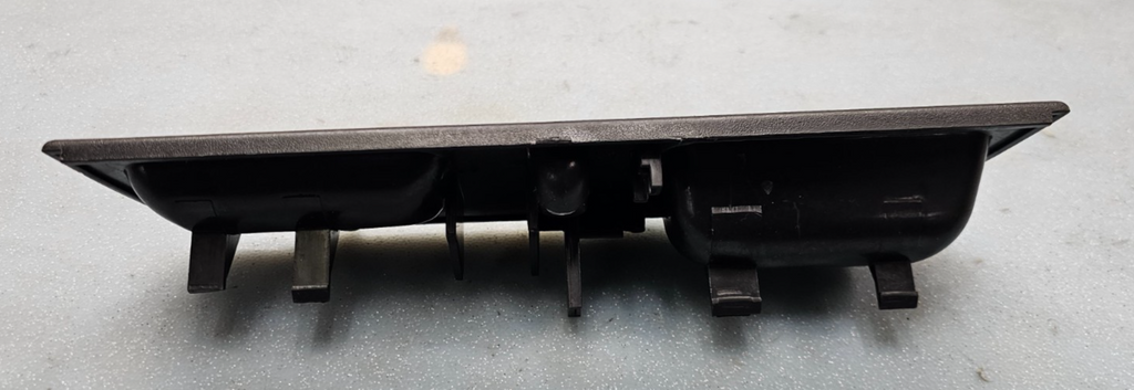 95-06 Silverado Sierra C/K 1500 2500 Center Console Jump Seat Lid Latch Assembly