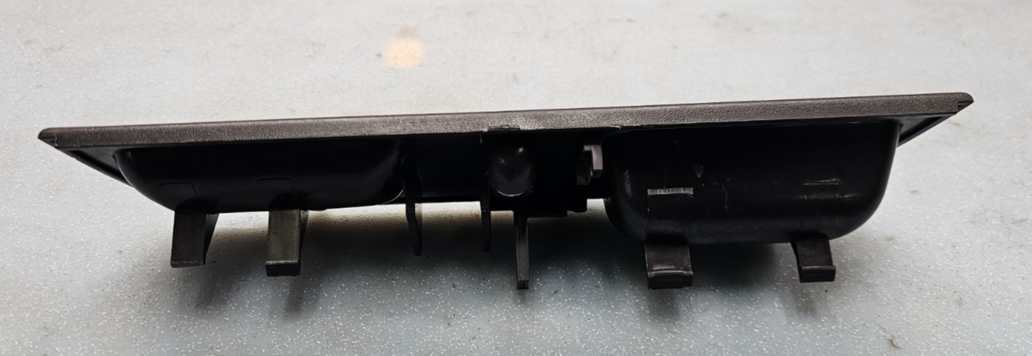 95-06 Silverado Sierra C/K 1500 2500 Center Console Jump Seat Lid Latch Assembly