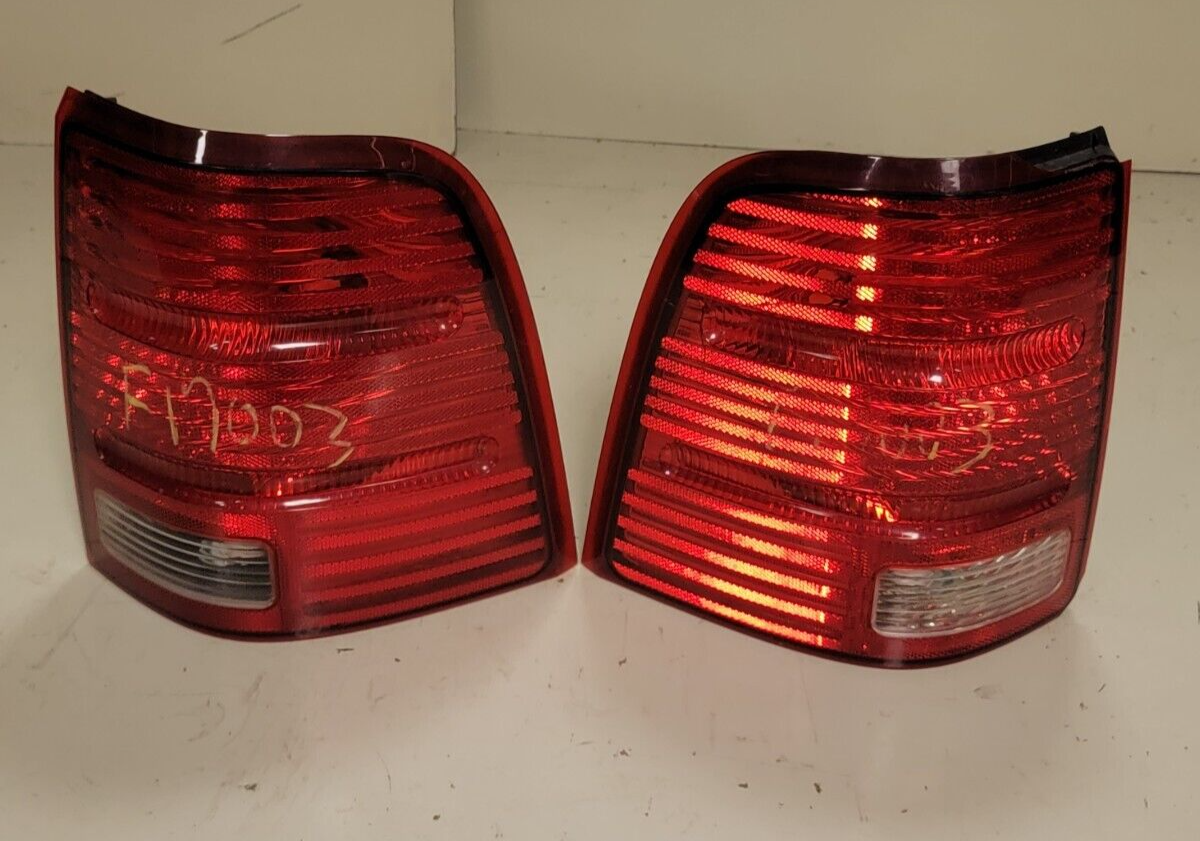 🔥2002-2005 Ford Explorer Tail Light Taillight Oem SET