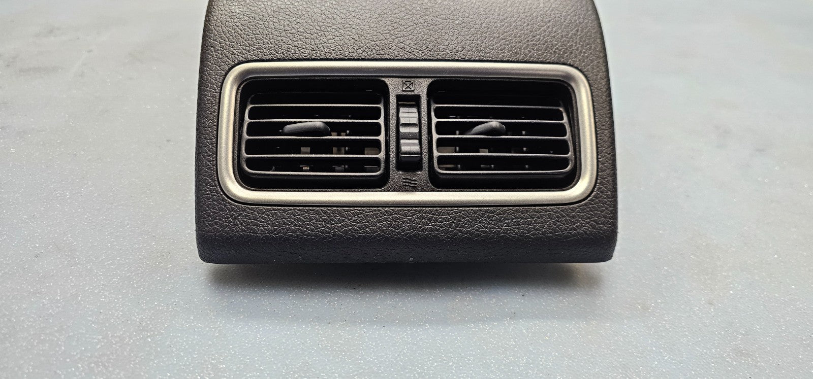 03-06 Infiniti G35 Sedan Center Console Rear Heater AC A/C Air Vent Bezel Black