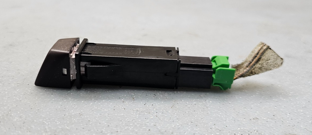🔥2007-2011 VOLVO C30 C70 S40 V50 XC60 HAZARD EMERGENCY SWITCH BUTTON OEM