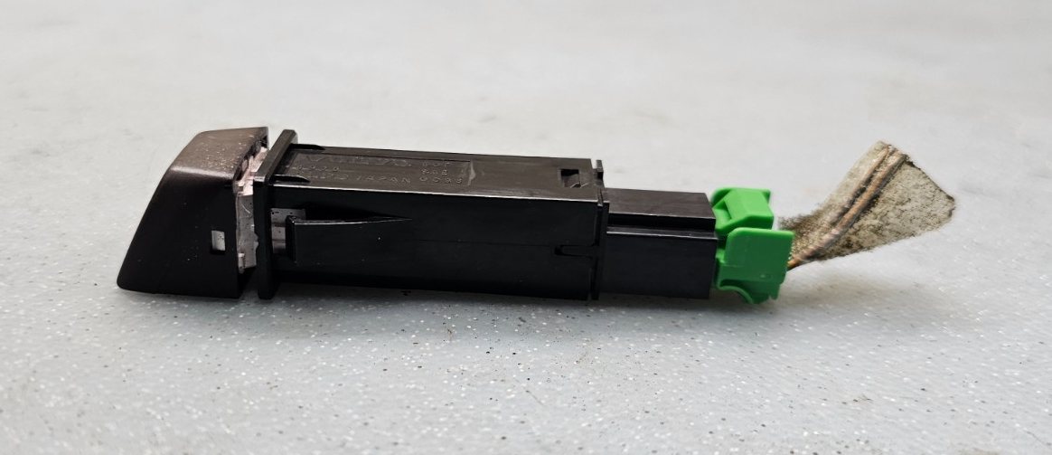 🔥2007-2011 VOLVO C30 C70 S40 V50 XC60 HAZARD EMERGENCY SWITCH BUTTON OEM