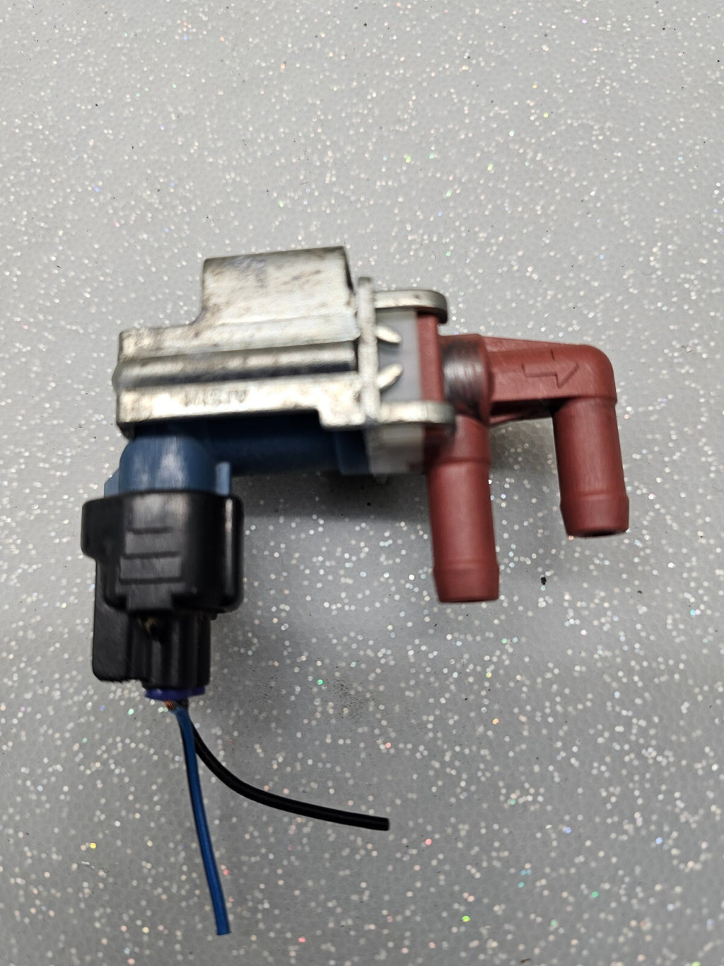 98-02 TOYOTA COROLLA OEM PURGE VACUUM SWITCH VALVE VSV90910-12211/25860-0D010/TC