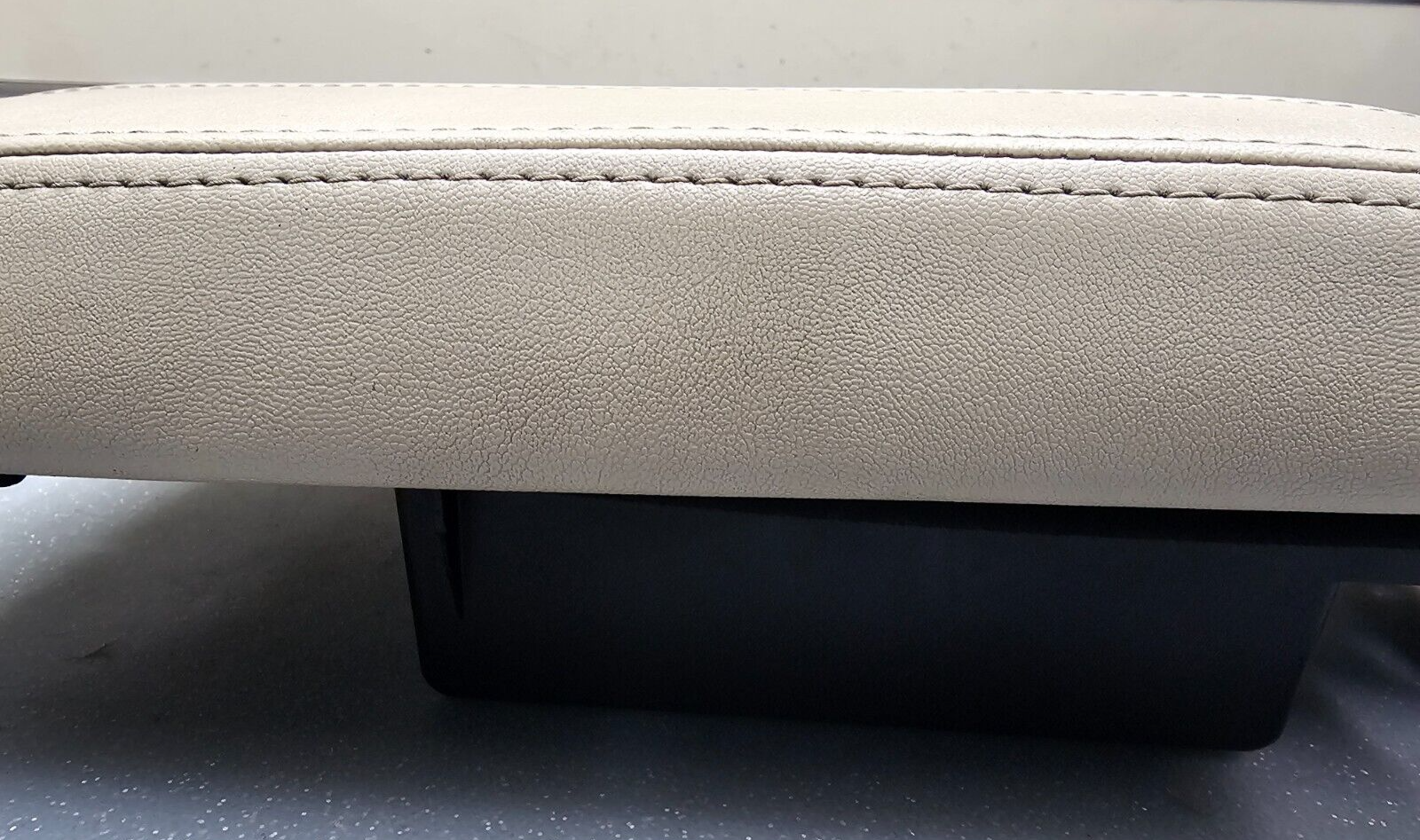10-12 Lincoln MKZ Center Console Lid Armrest Top Storage Leather Assembly LT TAN