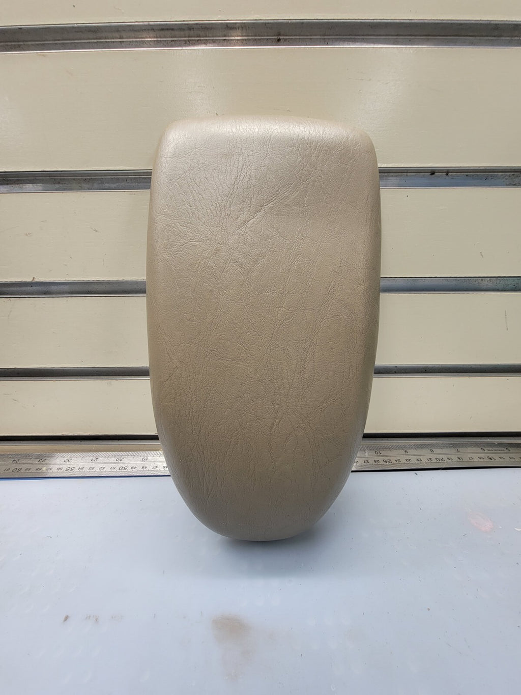 🔥2000-2007 FORD FOCUS CENTER CONSOLE LID ARM RESTER LID TAN