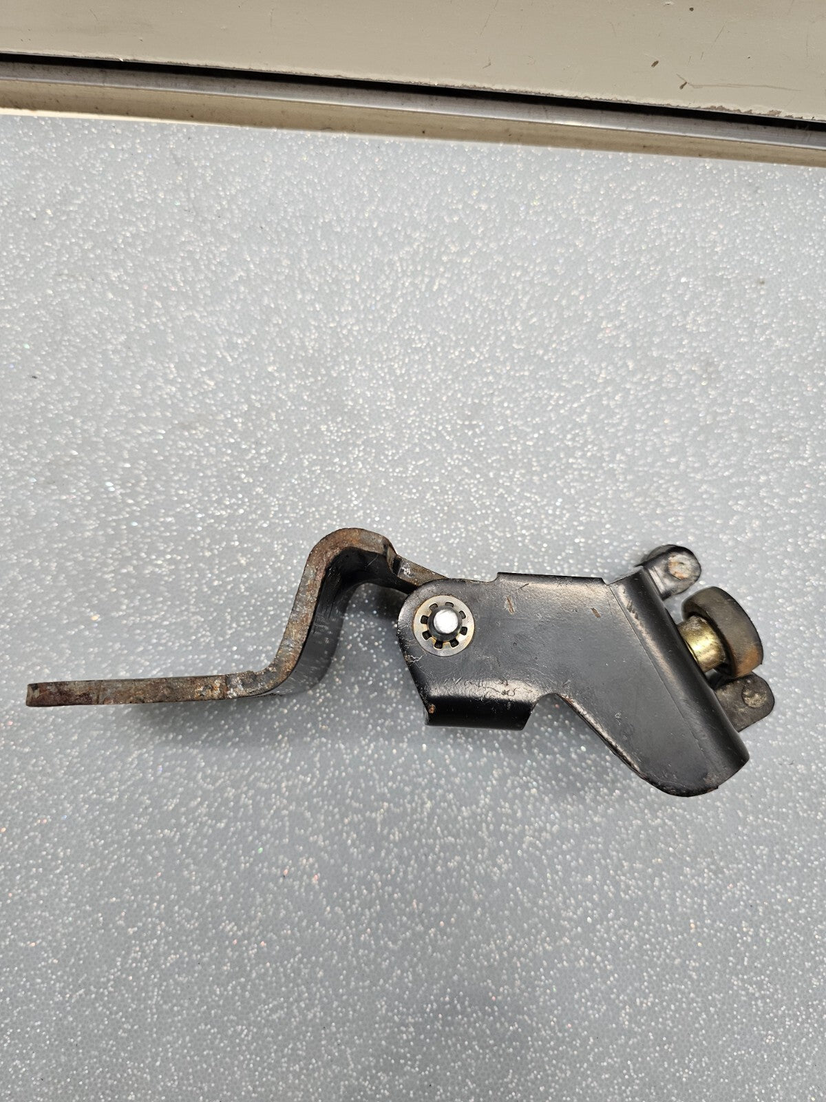 🔥1995-2005 Chevy Astro / GMC Safari Middle Sliding Door Arm Roller Hinge