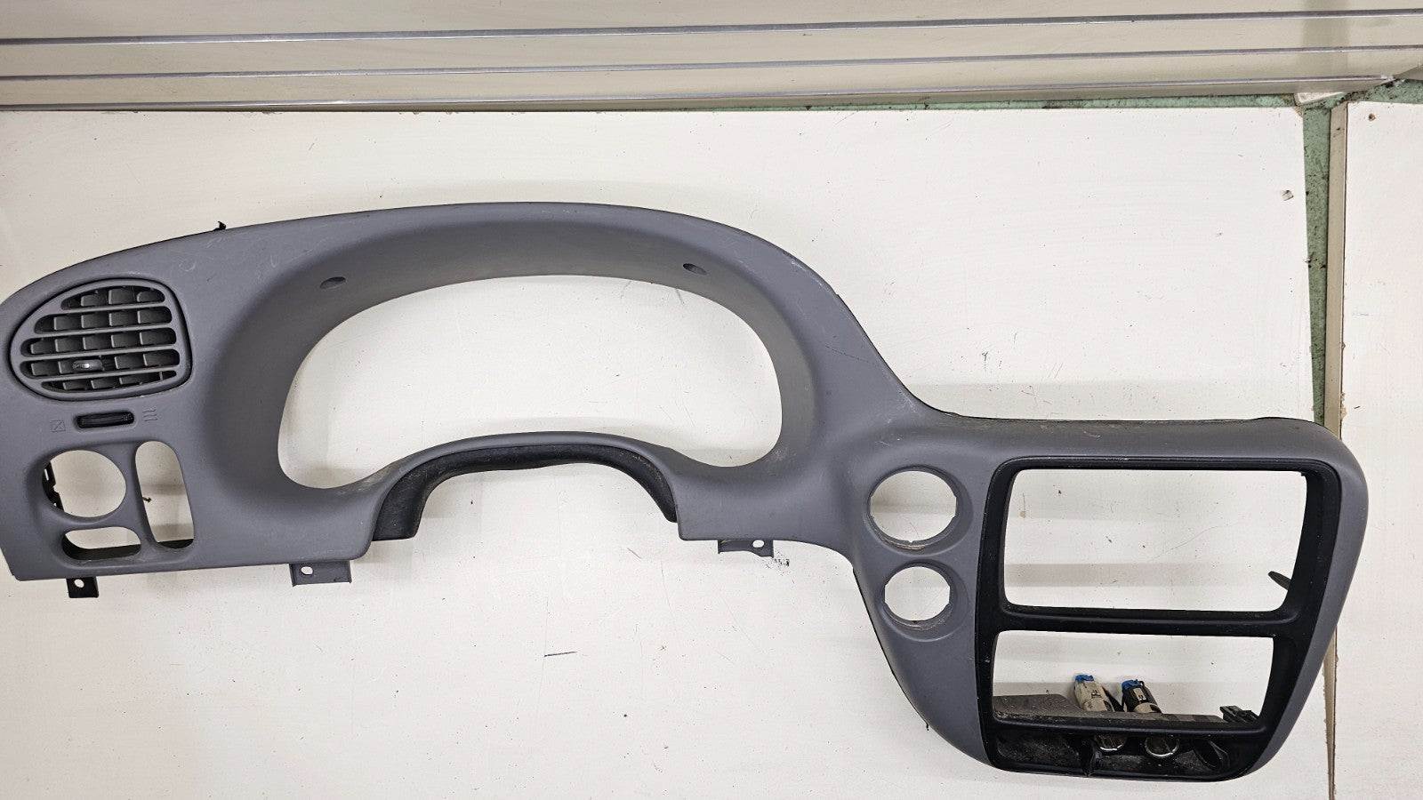 02-09 Trailblazer Dash Instrument Cluster Speedometer Bezel Trim Panel Gray C10