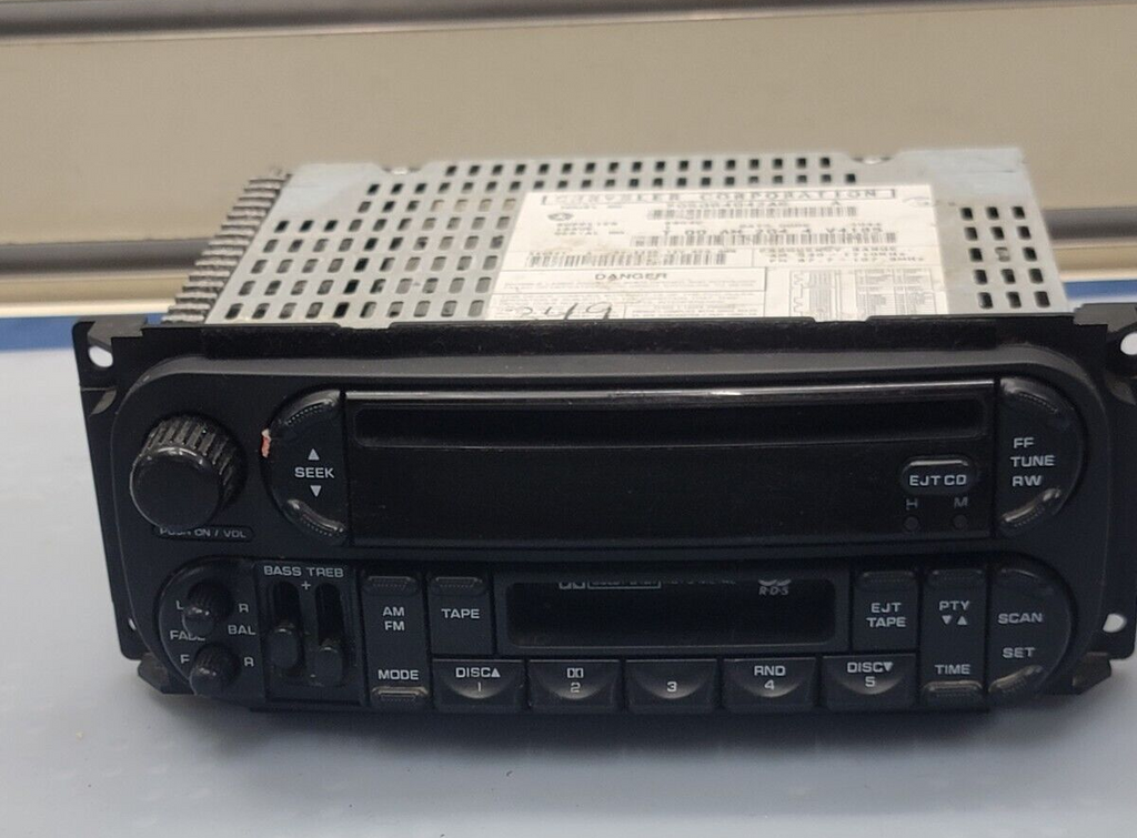 02-07 Dodge Caravan Jeep Chrysler Raz Radio CD Player & Cassette Tape AM FM