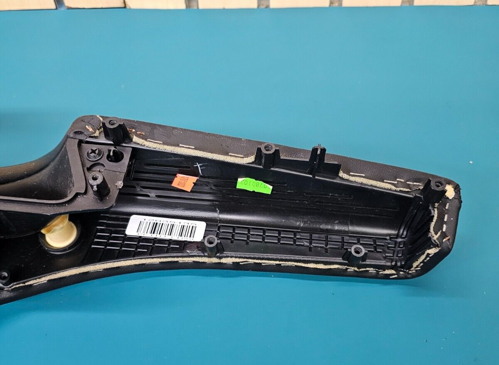 17-20 CHRYSLER PACIFICA FRONT LEFT DRIVER DOOR TRIM PANEL HANDLE ARM REST BLACK