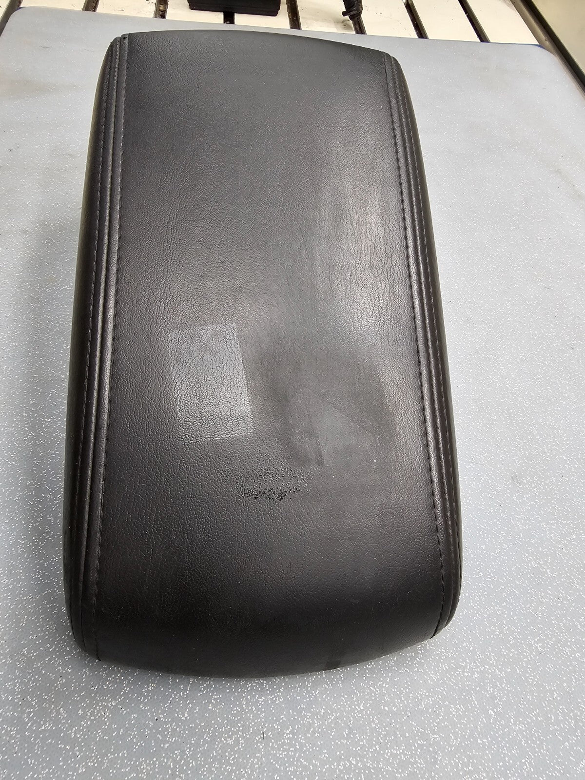 🔥06-13 CHEVY IMPALA CENTER CONSOLE ARMREST LID TOP COVER LEATHER ASSEMBLY BLACK