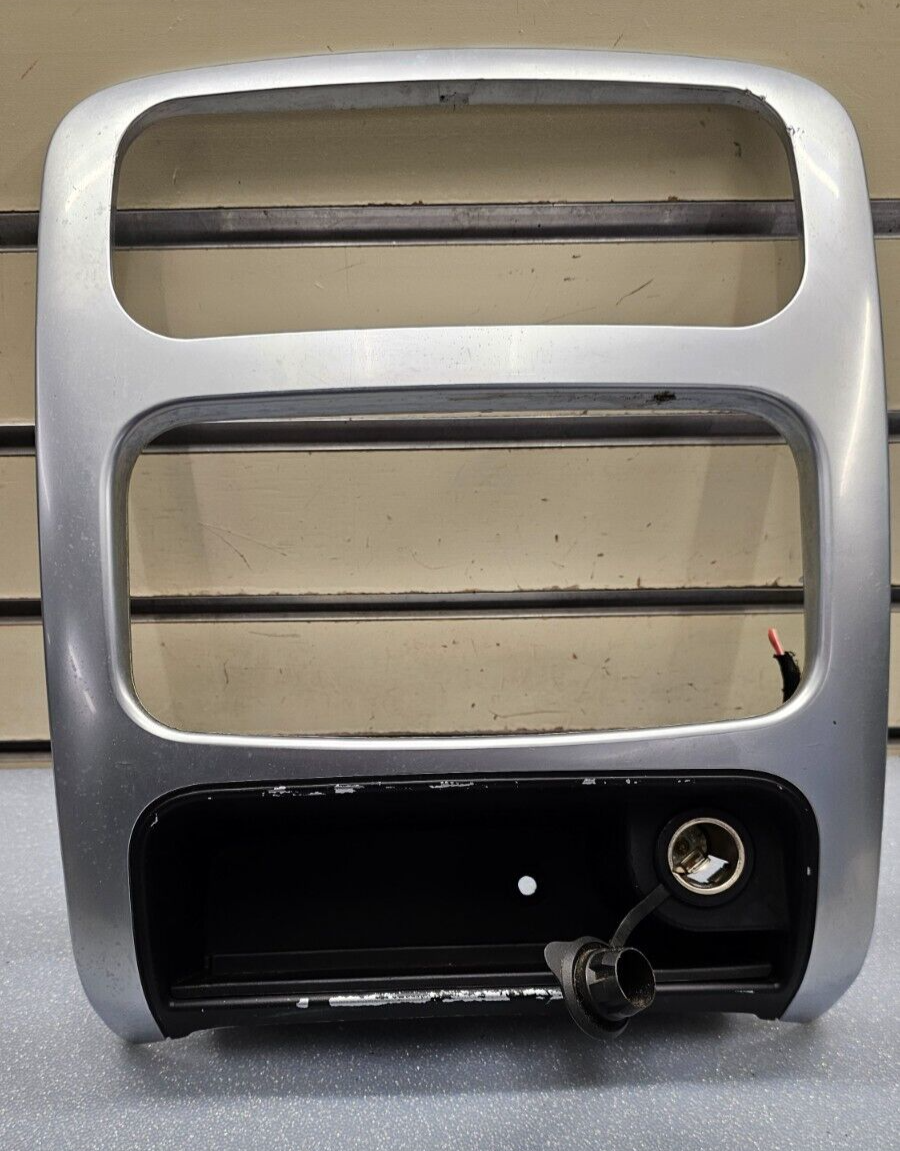🔥02-07 Liberty KJ Dash FM Radio Climate Display Stereo Bezel Trim Panel Silver