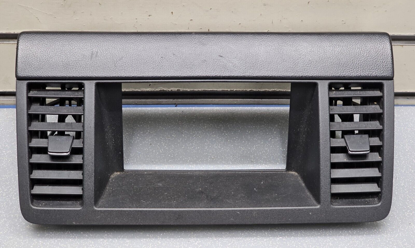 03-07 Murano Dash AM FM Radio Stereo Outlet Display Audio Bezel Trim Panel Black