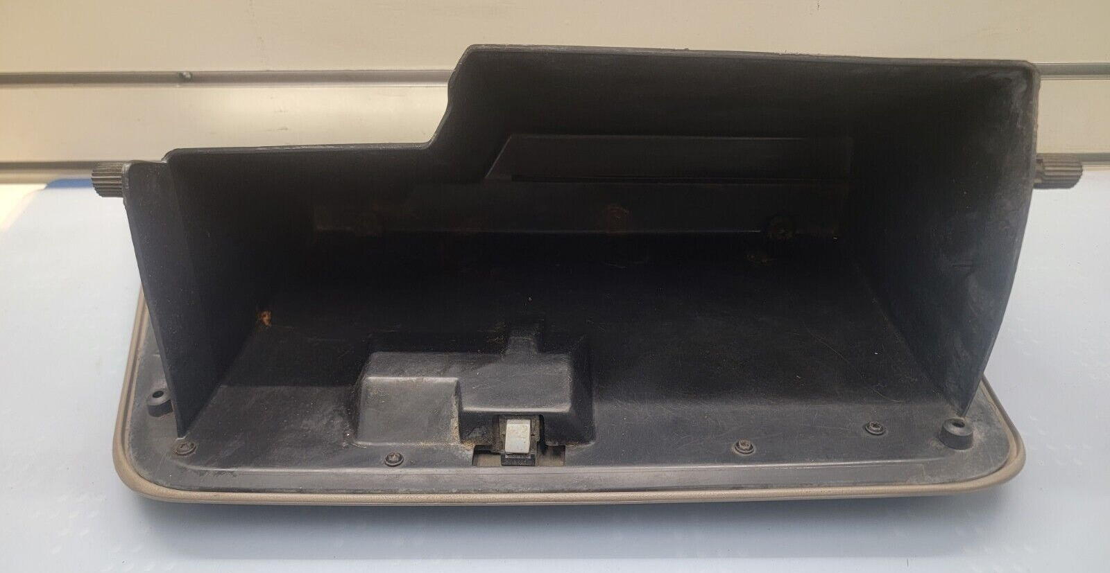 05-07 Ford F250 F350 Super Duty Glove Box Storage Compartment TAN G10