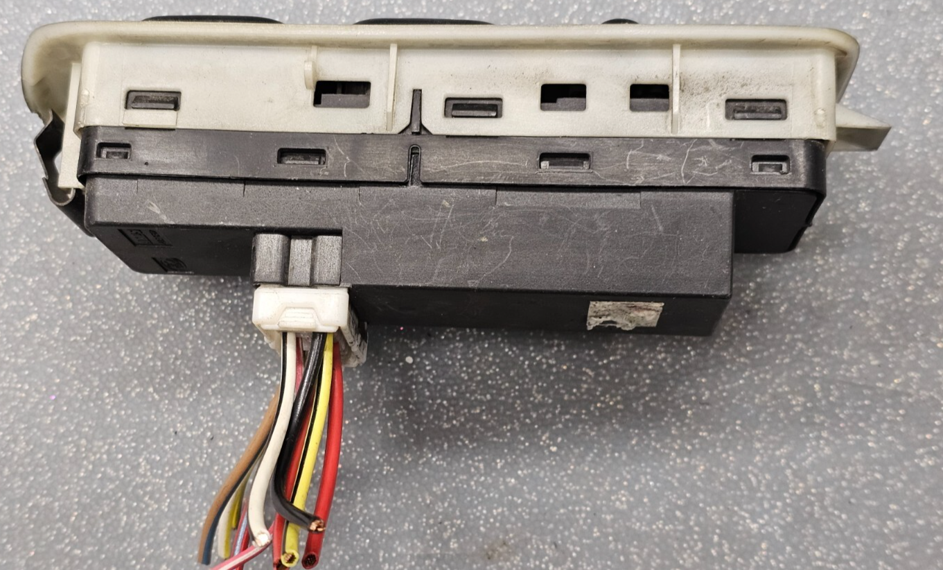 01-07 Escape Mariner Tribute Front Left Driver Master Door Window Switch Silver