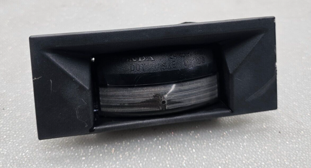 🔥2005-2007 Honda Odyssey license plate light Assembly OEM C102