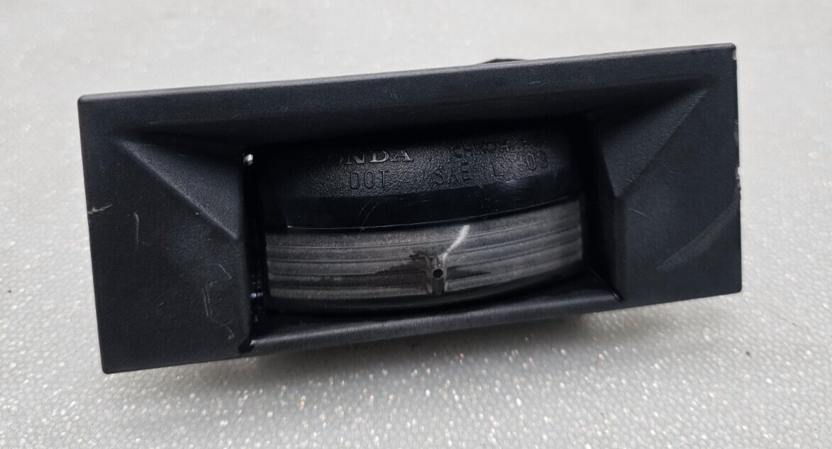 🔥2005-2007 Honda Odyssey license plate light Assembly OEM C102