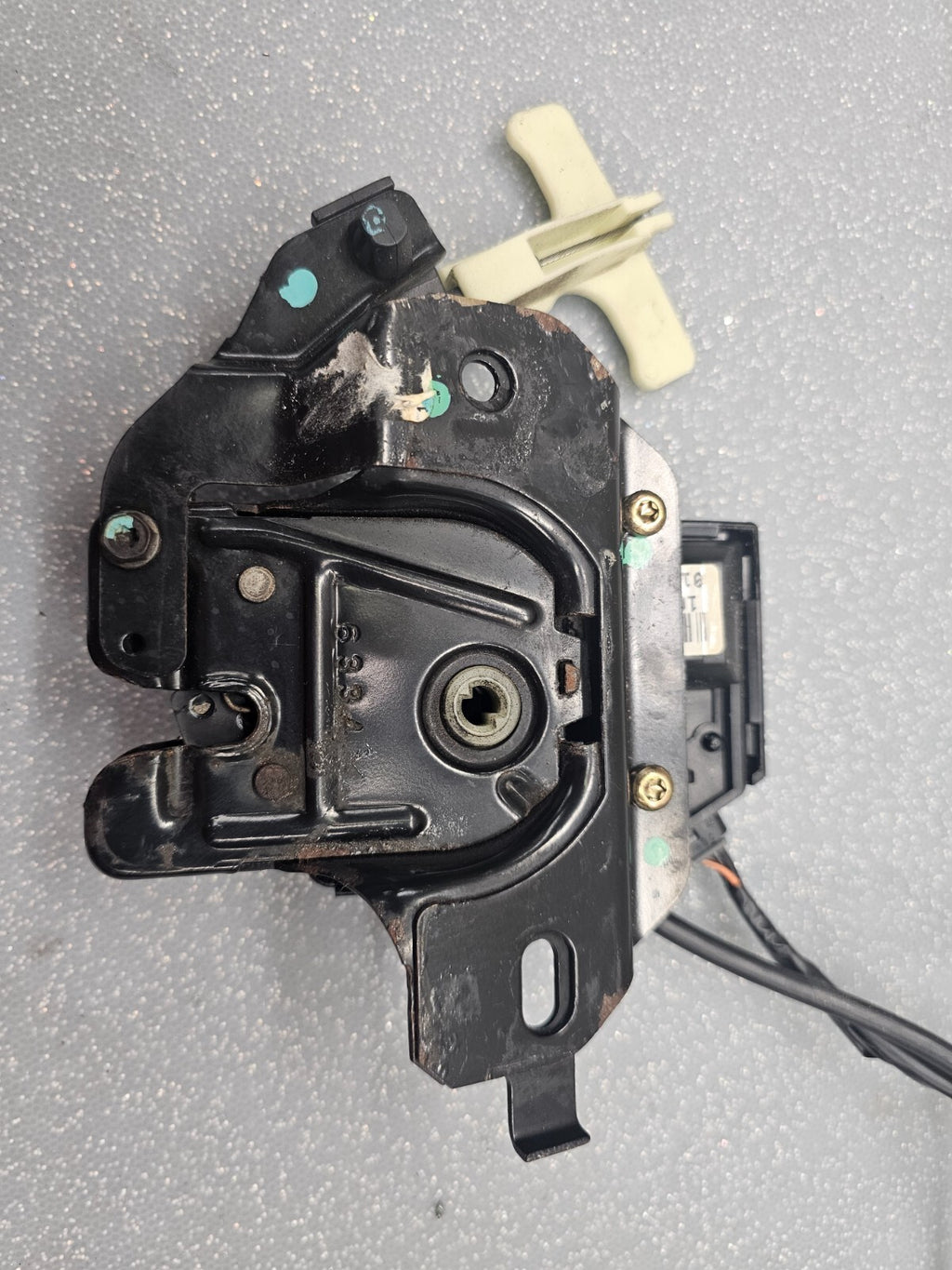 🔥02-05 Cavalier SunfireTrunk Lid Lock and Latch Release Actuator OEM
