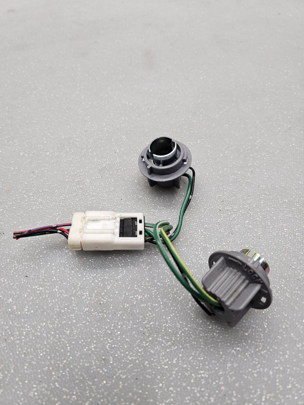 00-03 Nissan Sentra Rear Tail Light Break Light wire Wiring Harness Bulb Socket