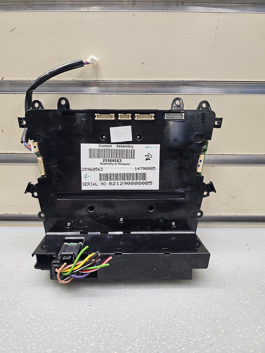 🔥10-12 Cadillac SRX HVAC radio Control Panel AM-FM-XM-CD-MP3 opt UYE KA1