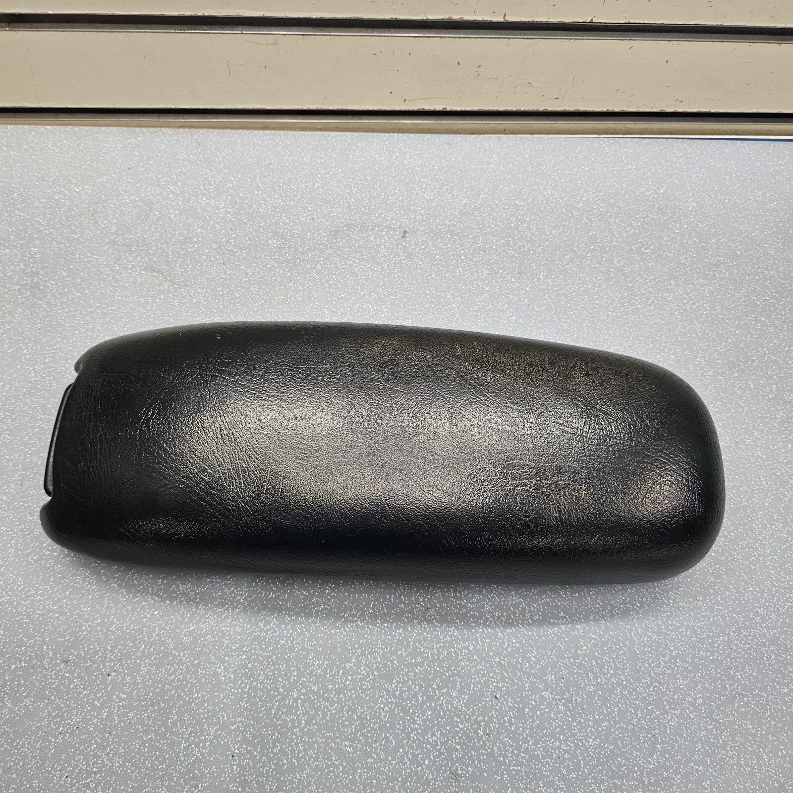 98-04 BLAZER S10 JIMMY SONOMA Front Center Console Lid Armrest Cover Black L7