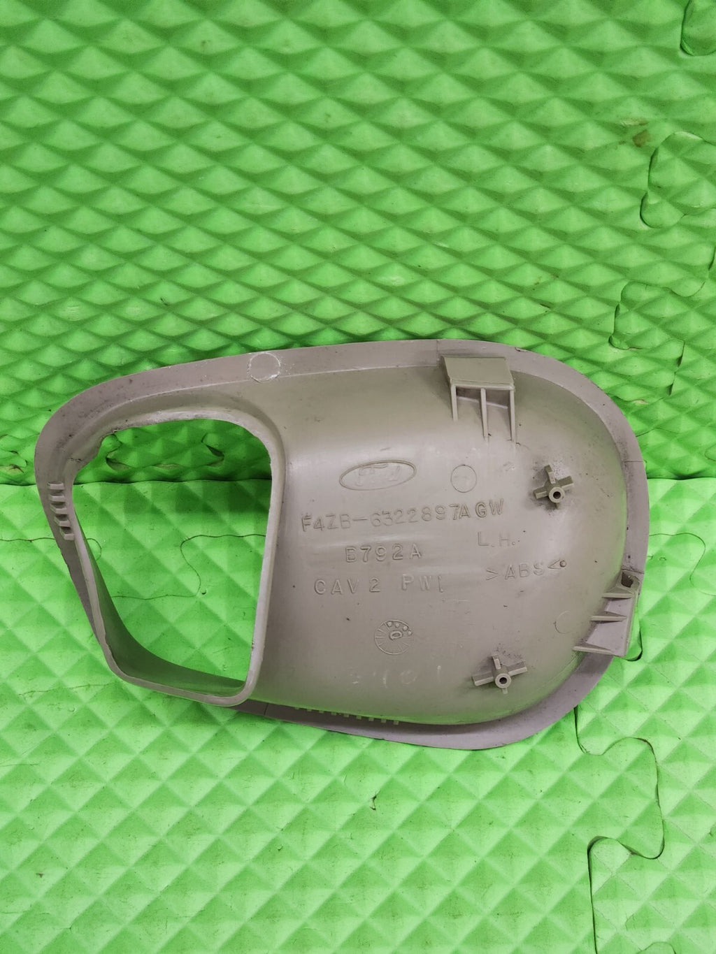 🔥1994-2004 Ford Mustang AGW PASSENGER DOOR RIGHT HANDLE CUP BEZEL TAN