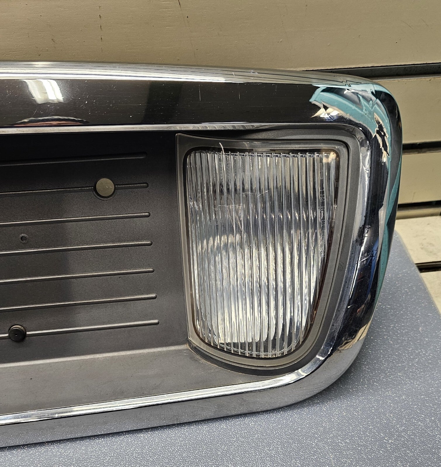 🔥2003-2011 LINCOLN TOWN CAR REAR LICENCE PLATE BRACKET BACK UP LIGHT ASSEMBLY