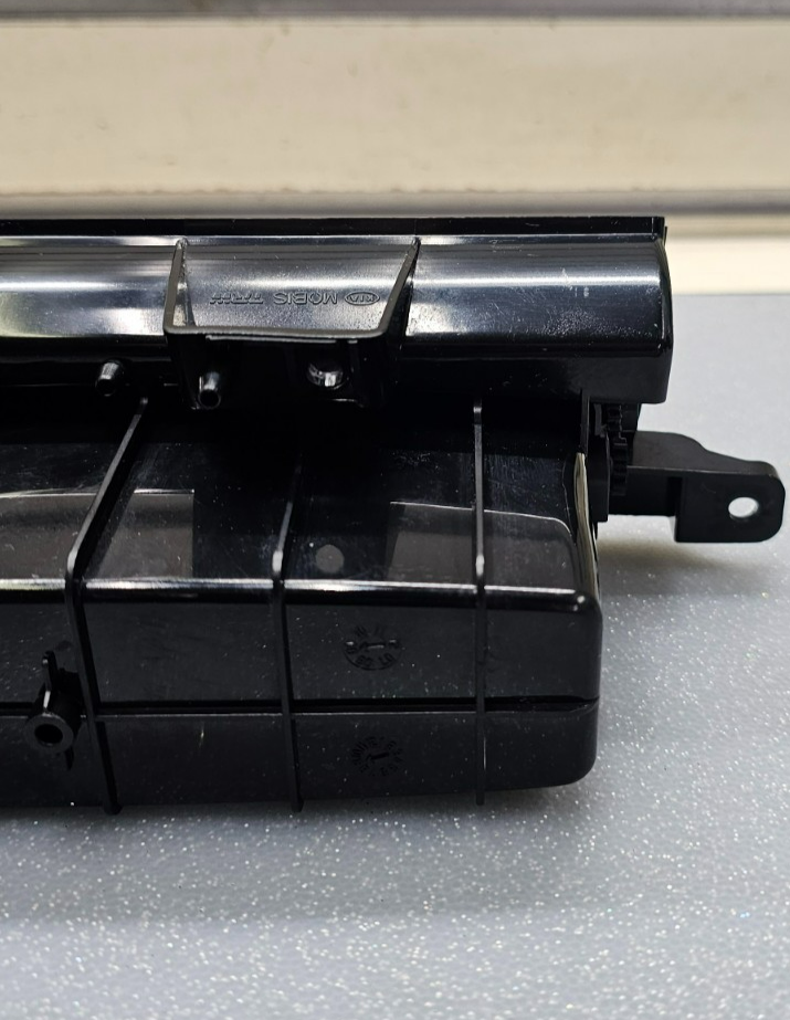 🔥06-12 Kia Sedona Dash Storage Compartment Box Black