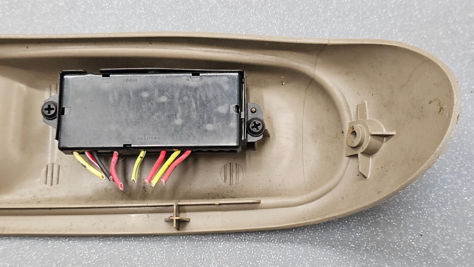 97-05 DODGE RAM GRAND CHEROKEE LEFT DRIVER POWER SEAT SWITCH BEZEL ASSEMBLY TAN
