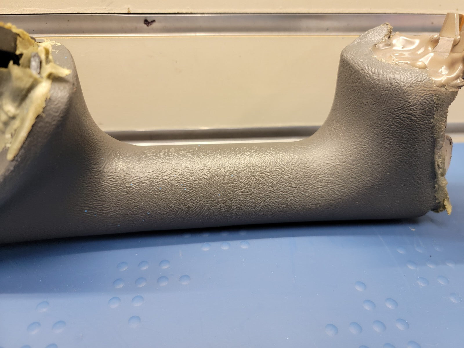 03-06 Silverado SIERRA TAHOE Door Panel ARMREST Front right Handle graphite H2