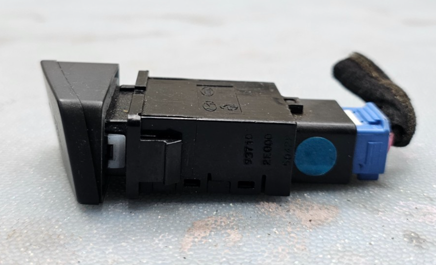 🔥05-06 Hyundai Tucson Rear Defrosted Defroster Heater Control Switch Button