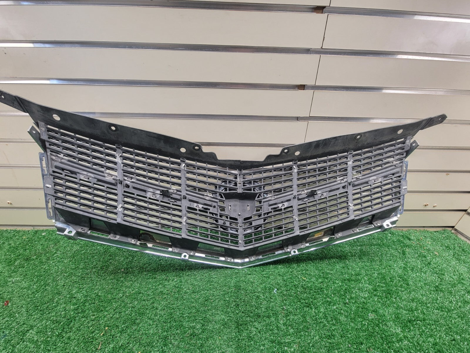 🔥2010-2012 CADILLAC SRX UPPER FRONT GRILLE WITH EMBLEM ASSEMBLY CHROME OEM GRAY