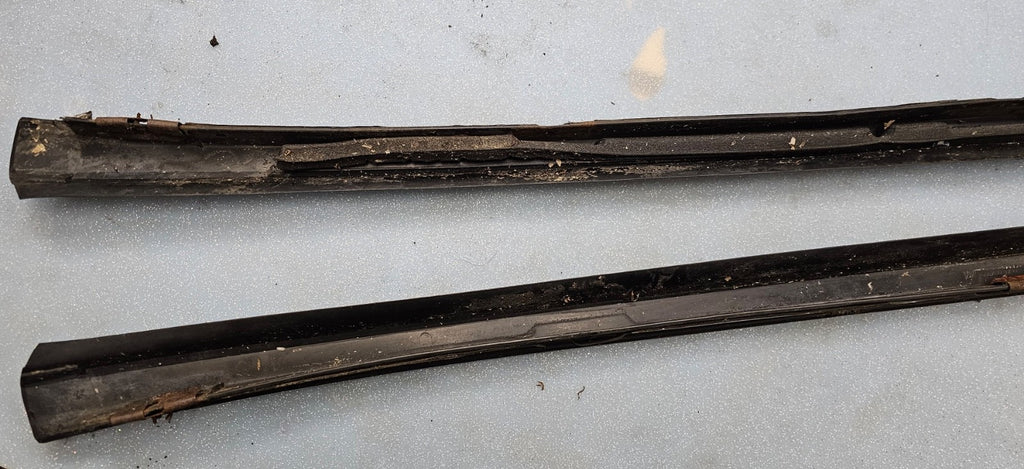 🔥04-08 CHRYSLER PACIFICA LEFT & RIGHT A PILLAR WINDSHIELD MOLDING MOPAR GENUINE
