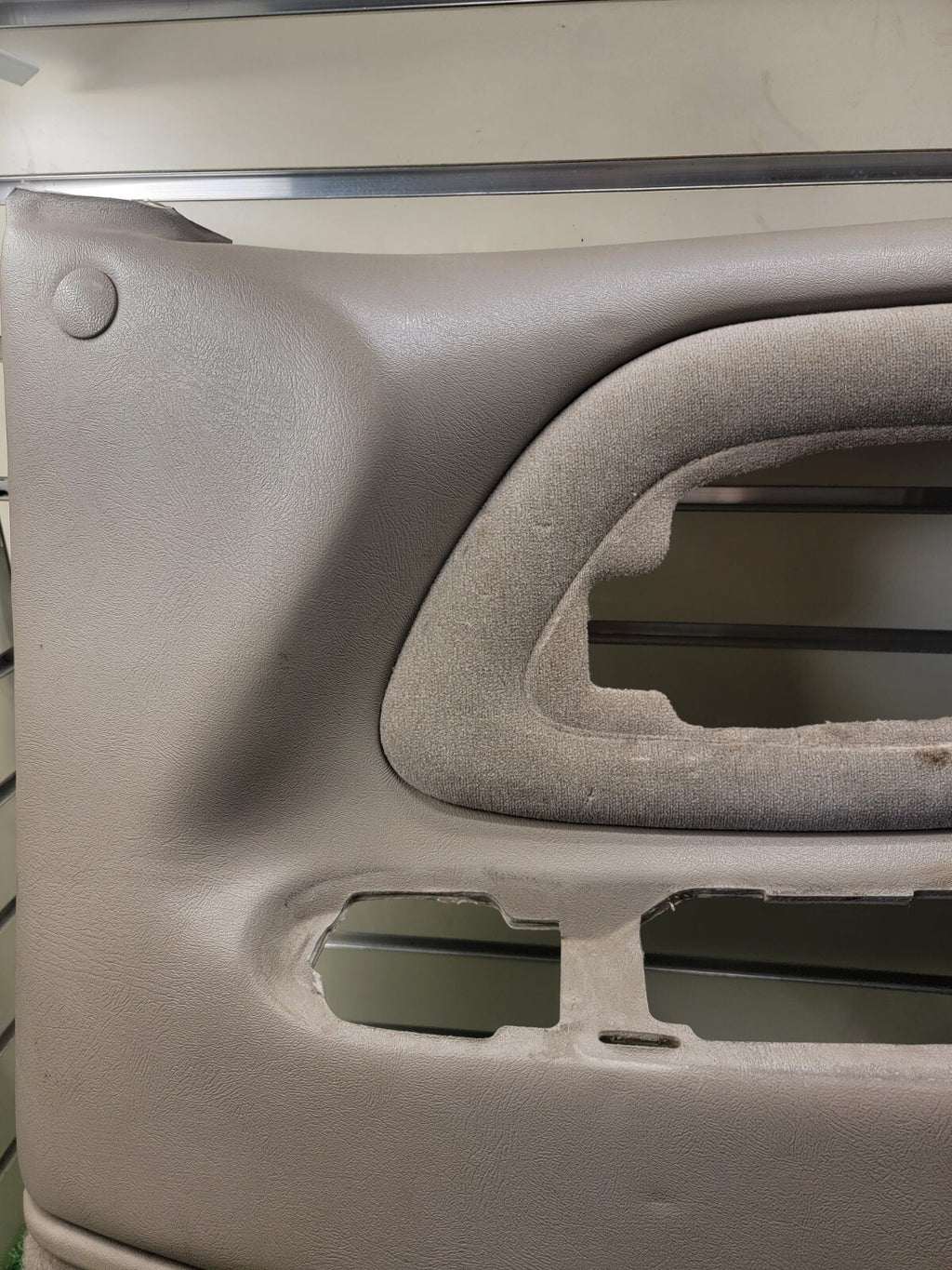 🔥95-99 Chevy GMC Silverado C/K Door Panel Front Right Passenger Tan D2