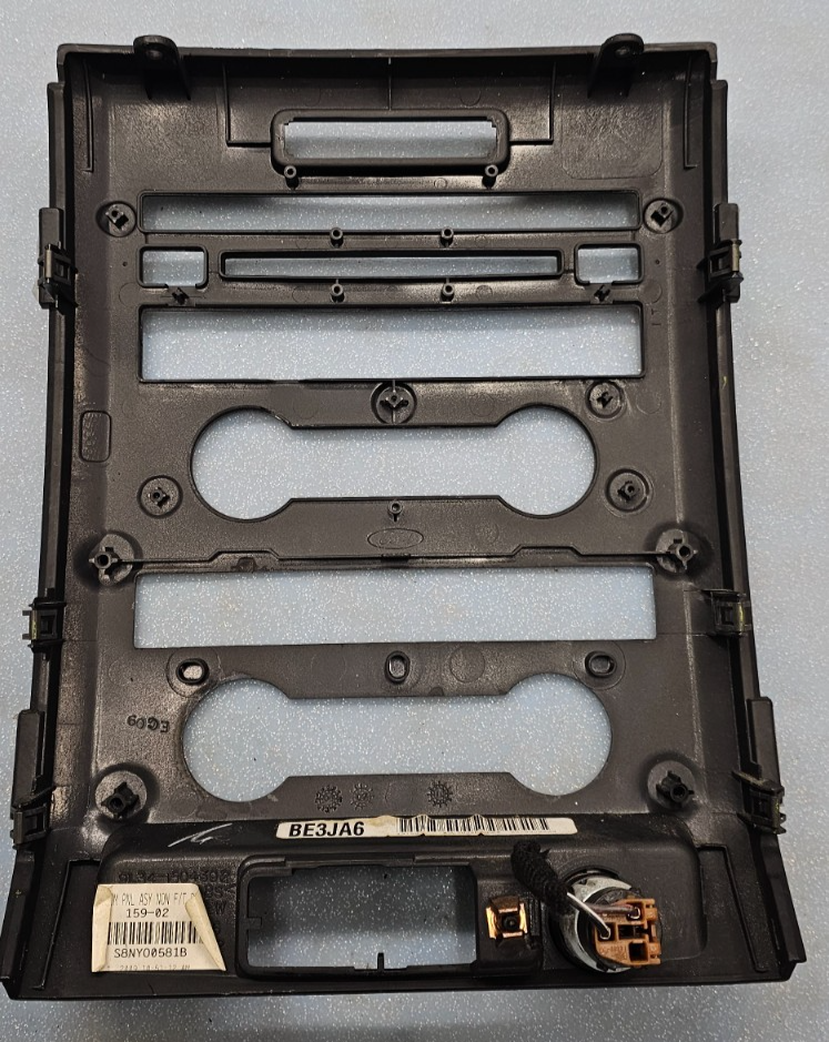 🔥09-12 Ford F150 Center Dash AM/FM Radio Stereo Bezel Trim Panel Carbon Black