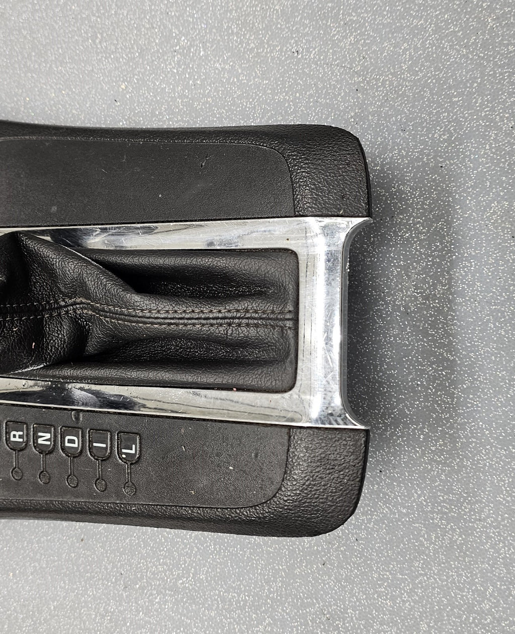 🔥08-12 MALIBU AUTOMATIC TRANSMISSION FLOOR GEAR LEVER SHIFTER TRIM BEZEL Black
