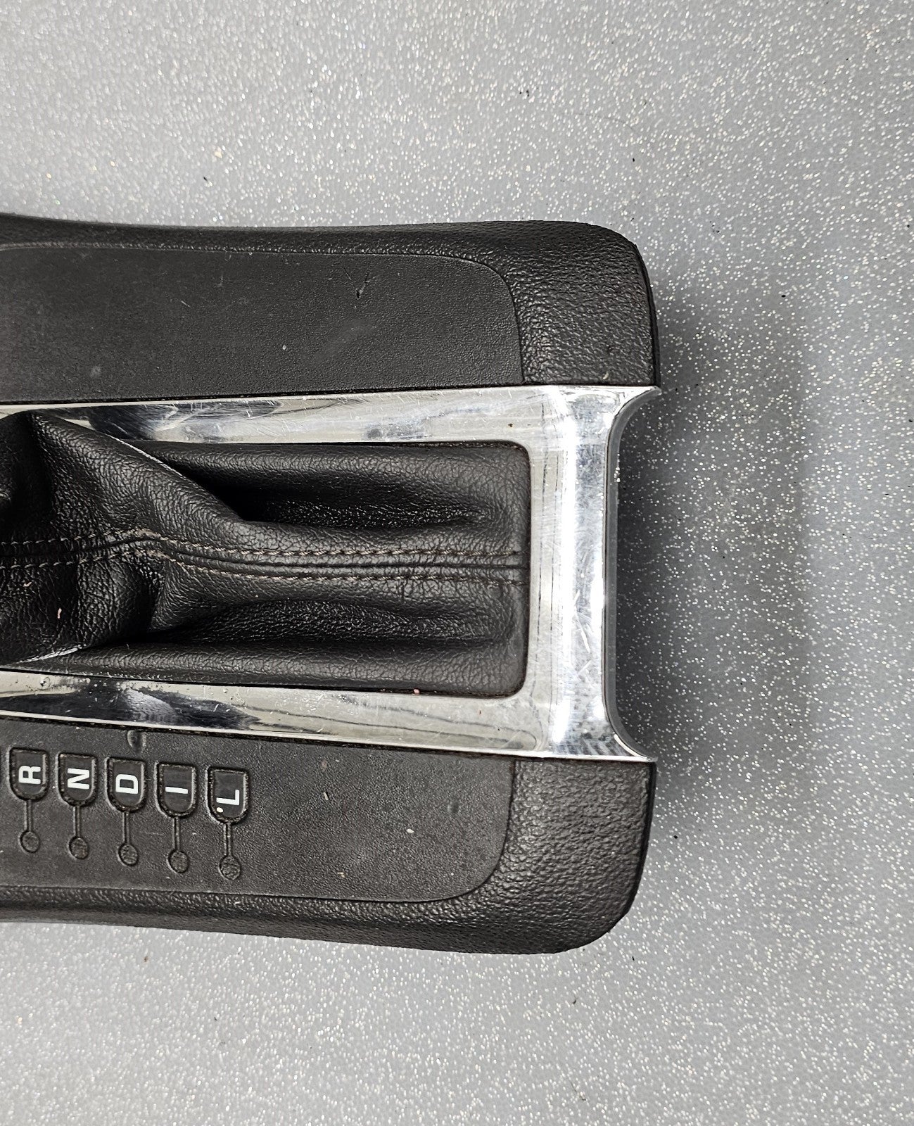 🔥08-12 MALIBU AUTOMATIC TRANSMISSION FLOOR GEAR LEVER SHIFTER TRIM BEZEL Black