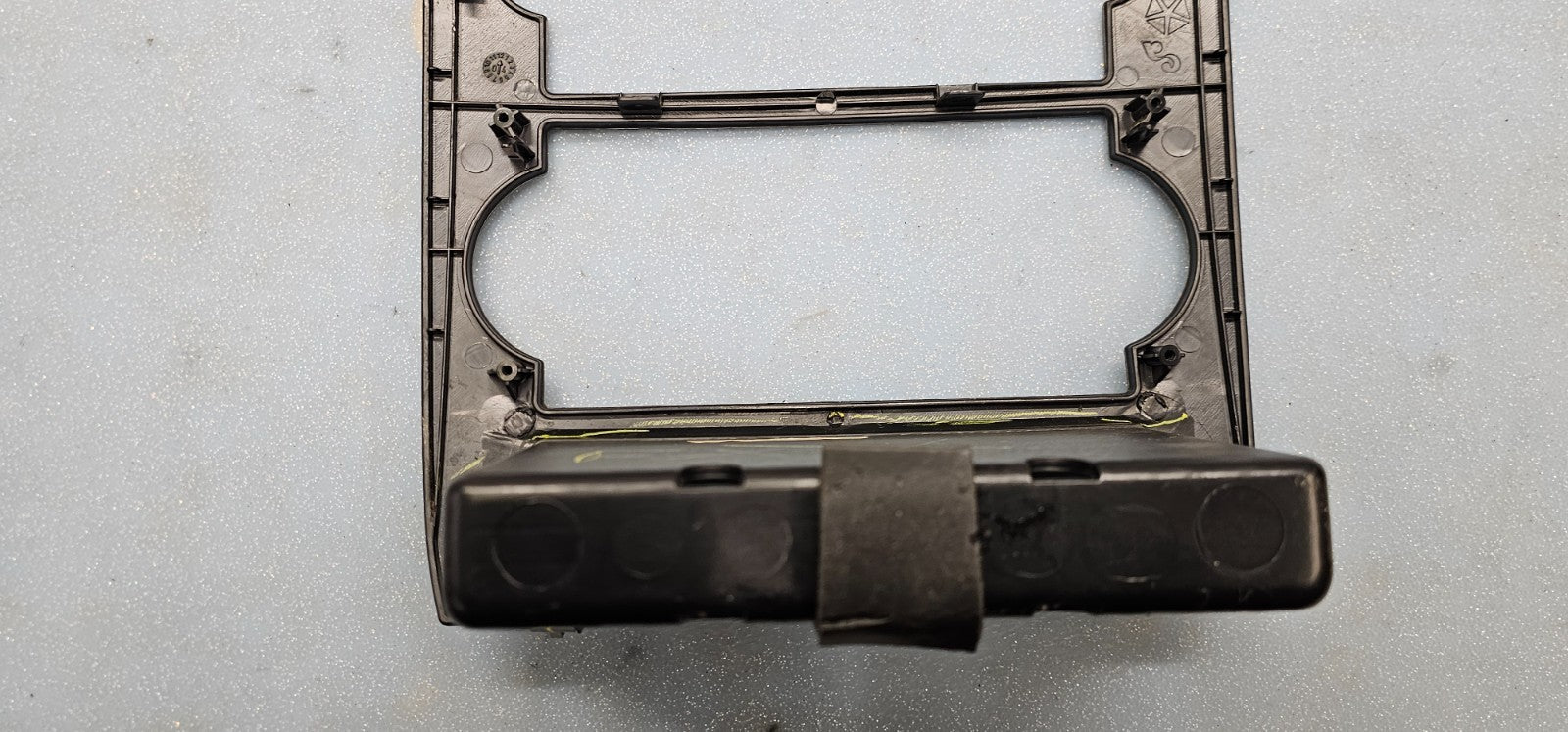 🔥05-07 CHRYSLER 300 CENTER DASH RADIO BEZEL CENTER TRIM PANEL SILVER OEM B16